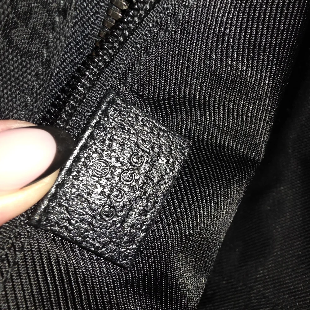 🚫SOLD🚫 | Gucci | Black Canvas GG Shoulder Tote W/ Leather Detail - Picture 6 of 17